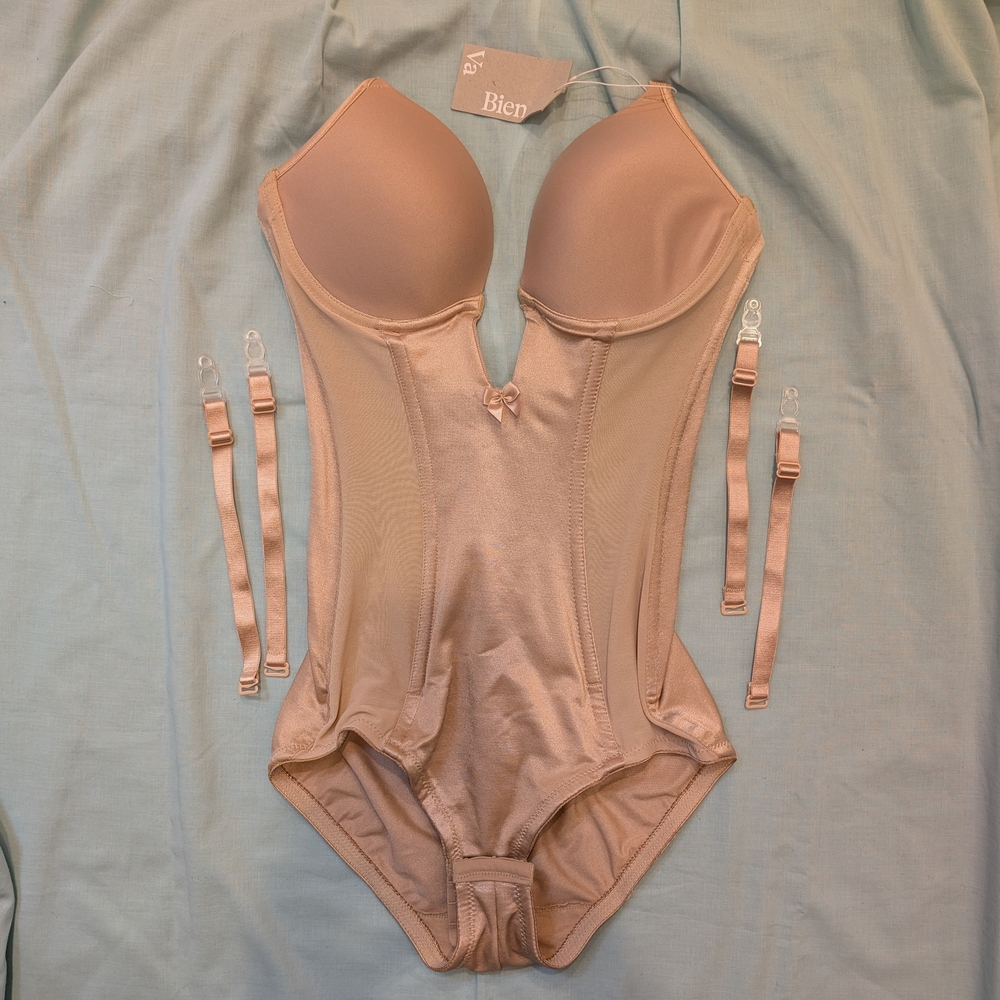NWT Va Bien Low Back Plunge Front Bodysuit